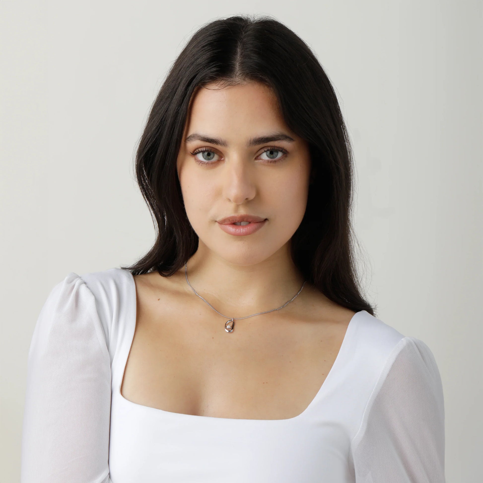 Pearlnecklace by SOMIY – minimalist jewelry that pairs with our clip-on earrings