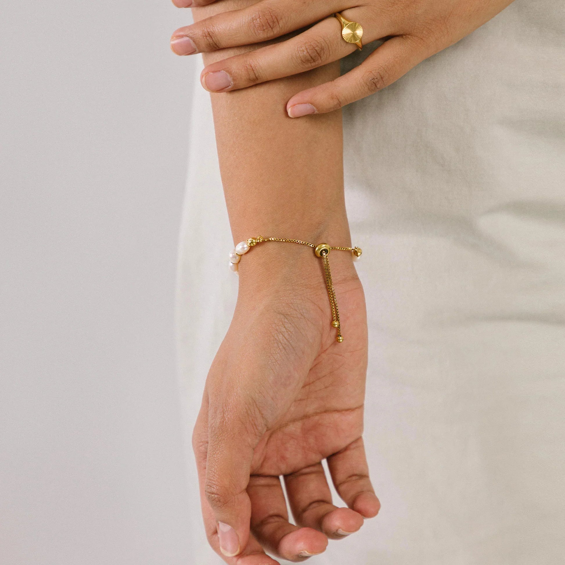 Pearlbracelet by SOMIY – elegant adjustable jewelry for daily comfort