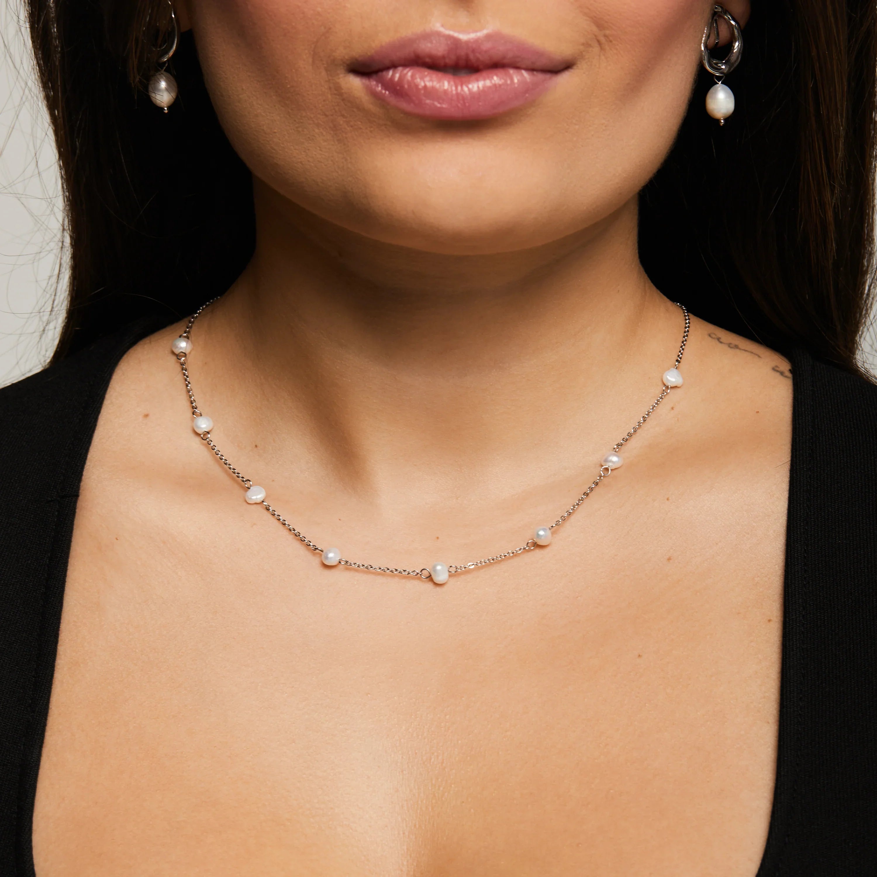 Pearlnecklace by SOMIY – minimalist jewelry that pairs with our clip-on earrings