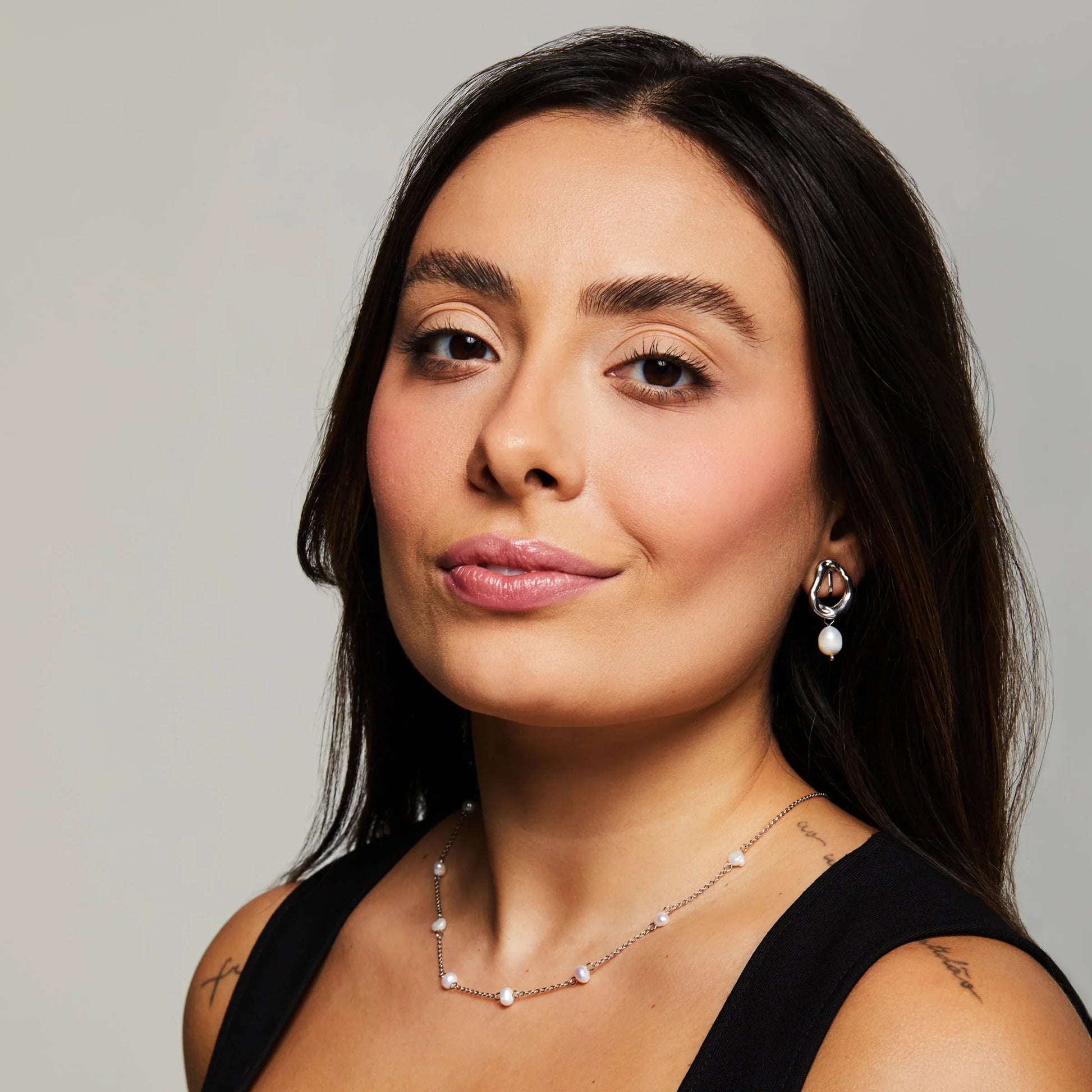 Pearlnecklace by SOMIY – minimalist jewelry that pairs with our clip-on earrings