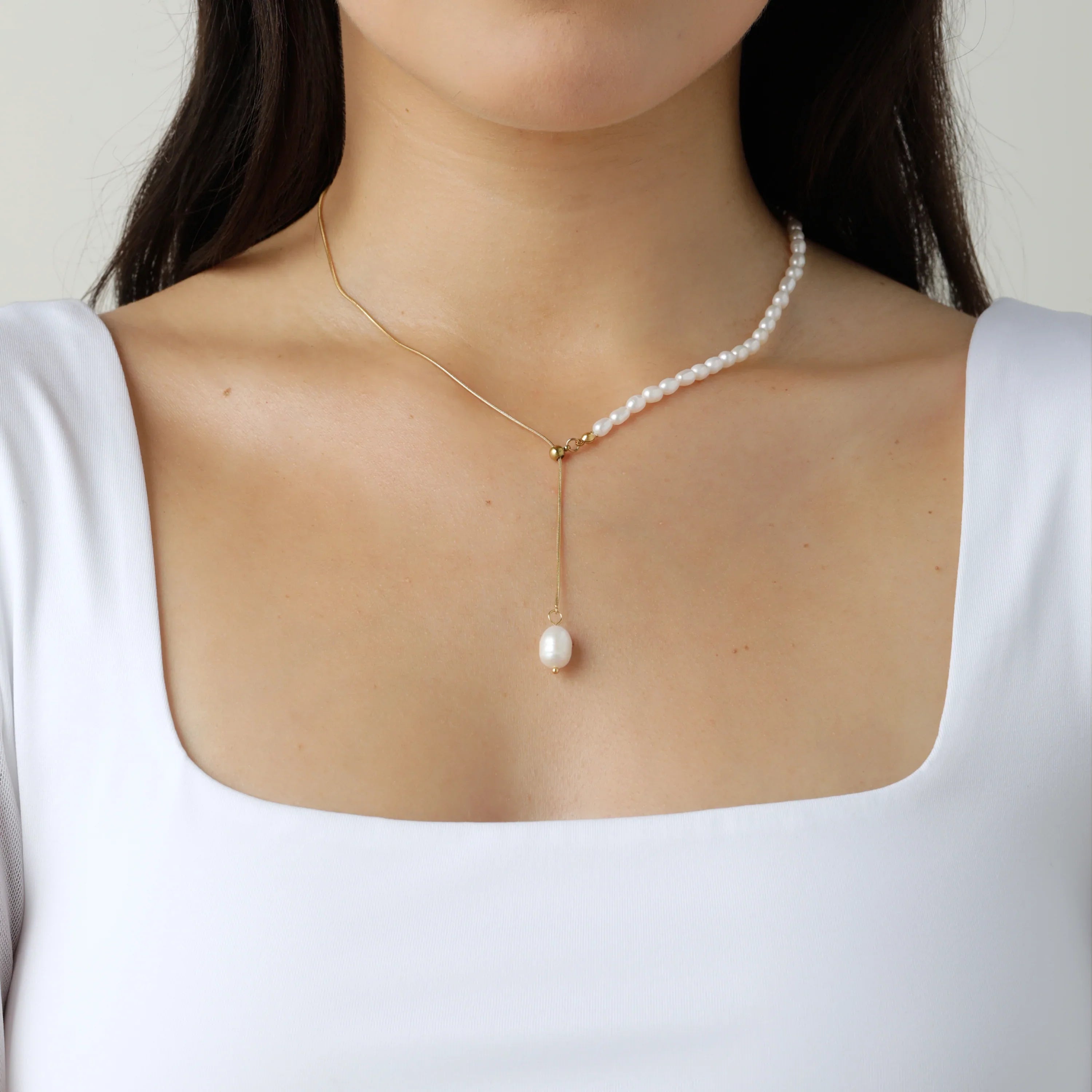 Gold Pearlnecklace by SOMIY – minimalist jewelry that pairs with our clip-on earrings