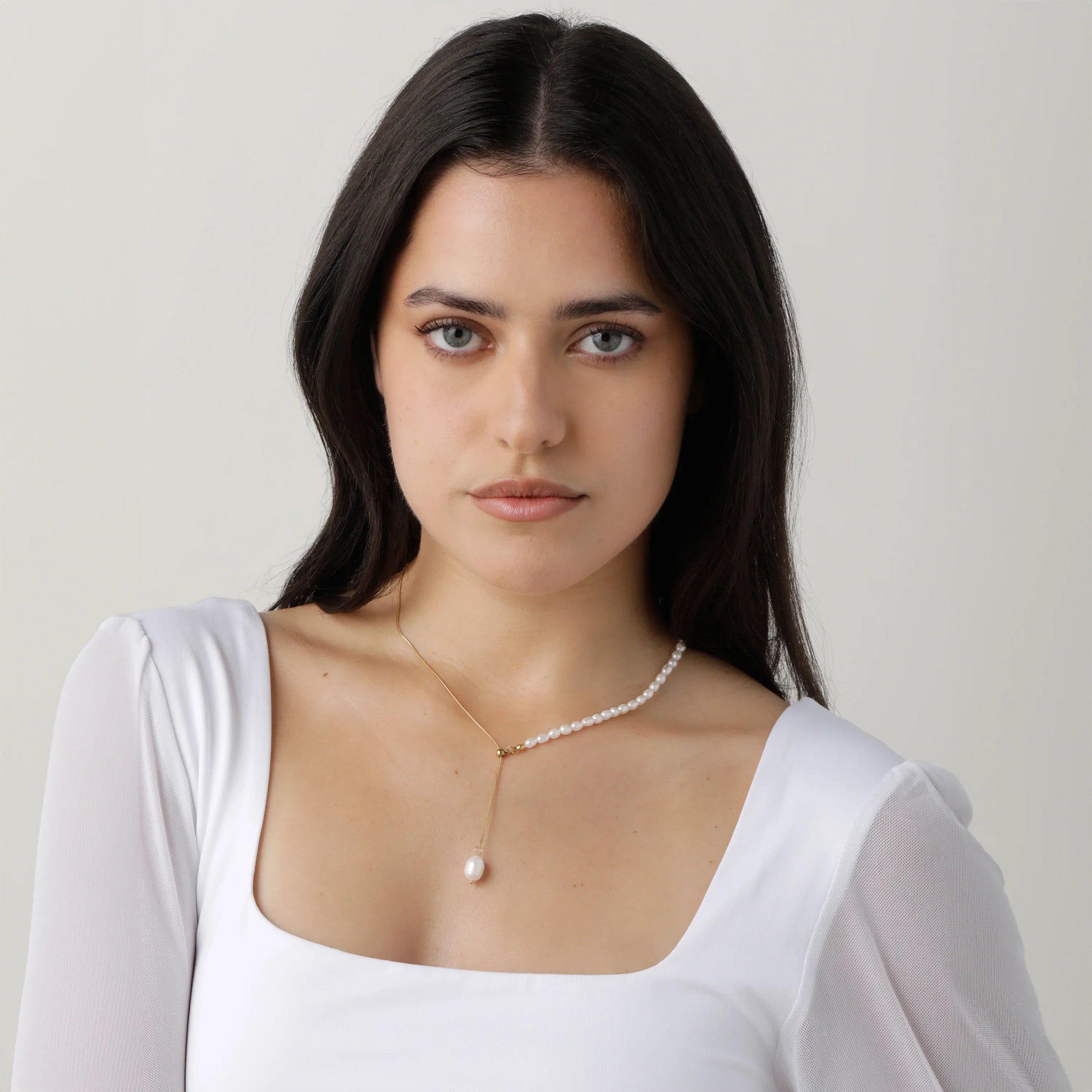 Gold Pearlnecklace by SOMIY – minimalist jewelry that pairs with our clip-on earrings