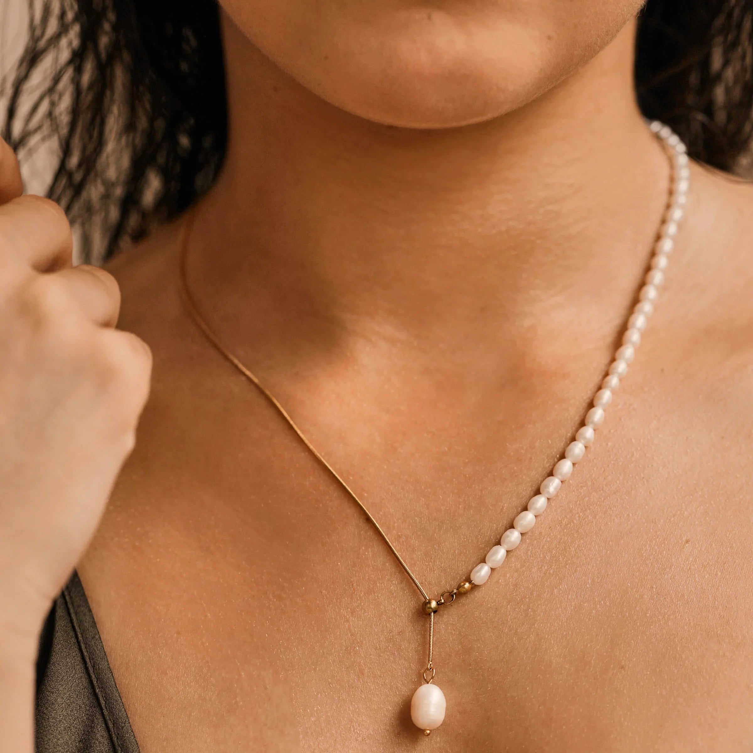 Gold Pearlnecklace by SOMIY – minimalist jewelry that pairs with our clip-on earrings