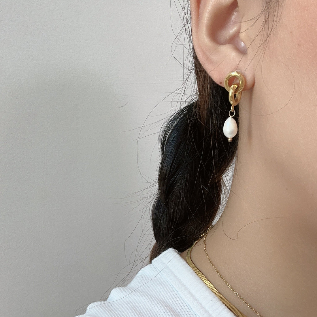 Pearl Clip-On Chain Earrings - Gold - SOMIY