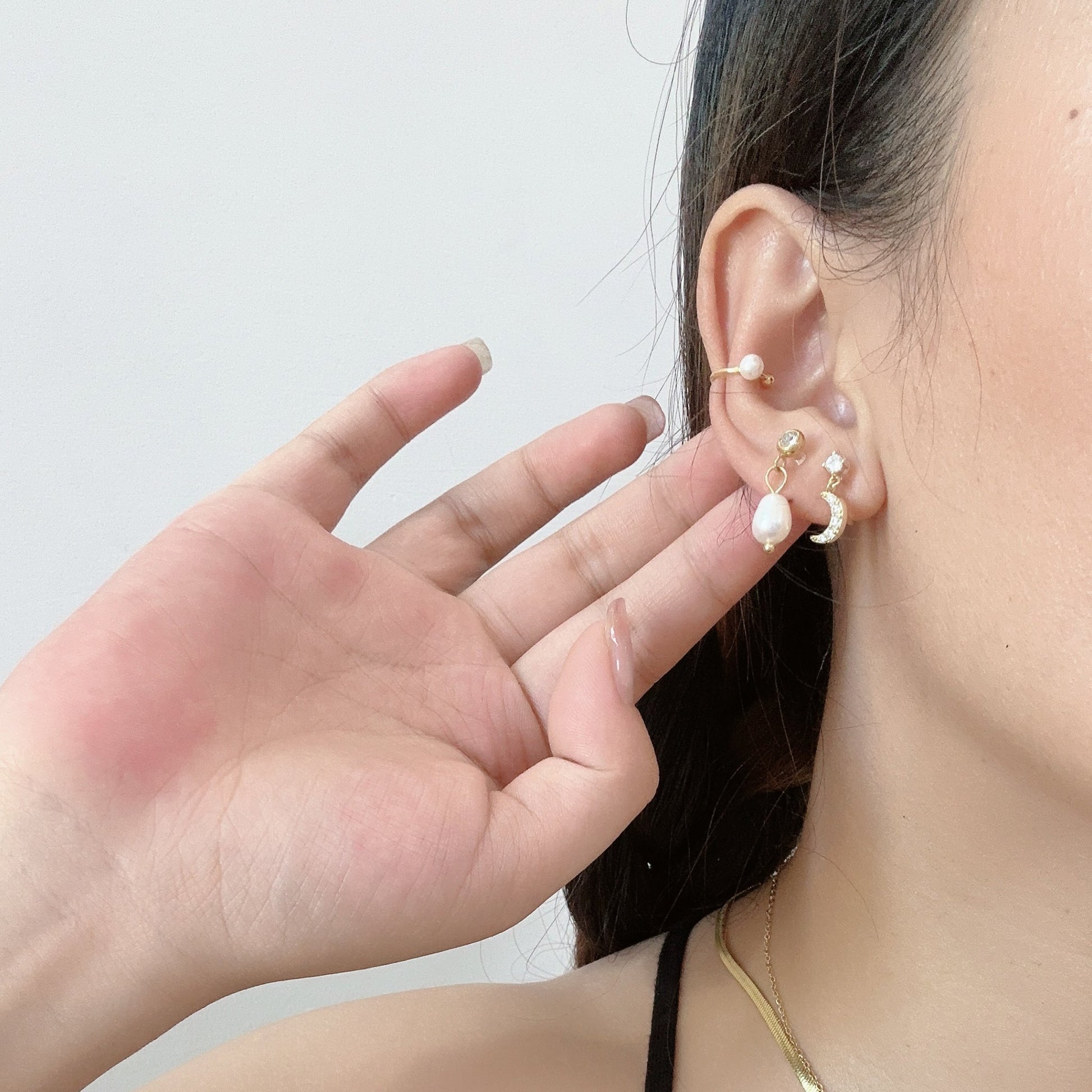 Gold Pearlclip-on earrings by SOMIY – pain-free non-pierced jewelry for everyday wear