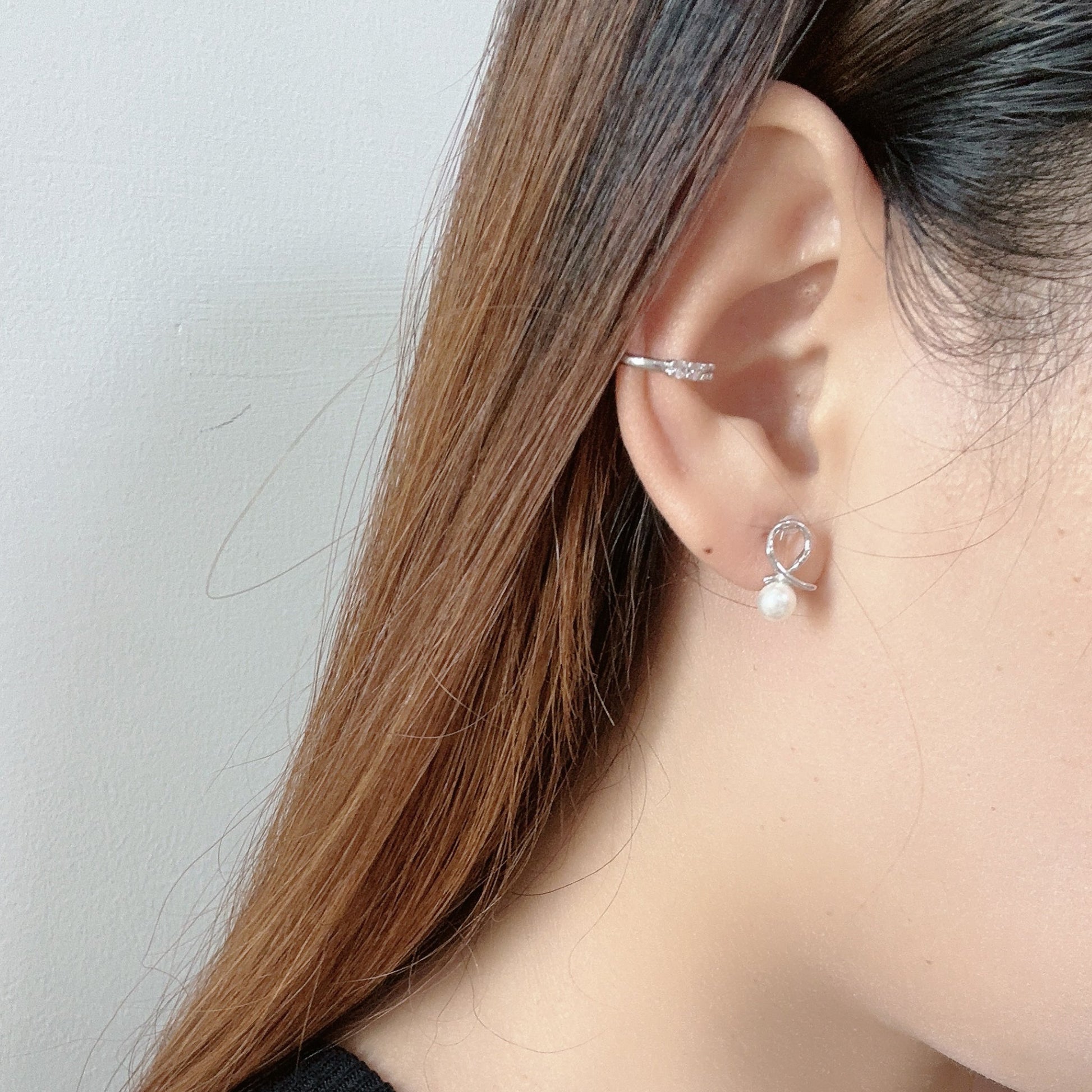 Gold Pearlstud clip-on earrings by SOMIY – pain-free non-pierced jewelry for everyday wear